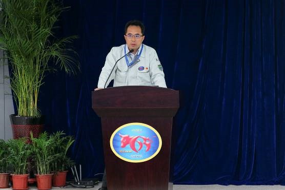 王建立副总经理宣布2020年度正副总经理特别奖
